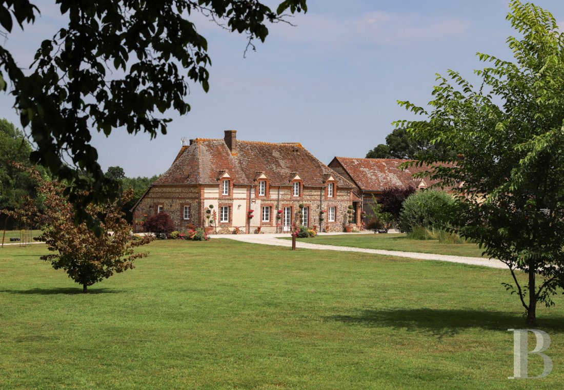 A former 18th century farmhouse with carefully renovated outbuildings on the edge of a forest in Perche - photo  n°45